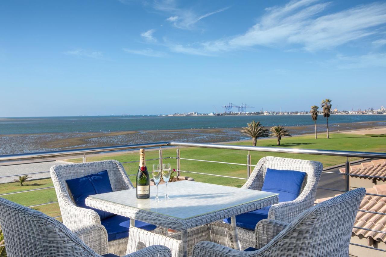 Flamingo Villas Boutique Hotel Walvis Bay Exterior photo