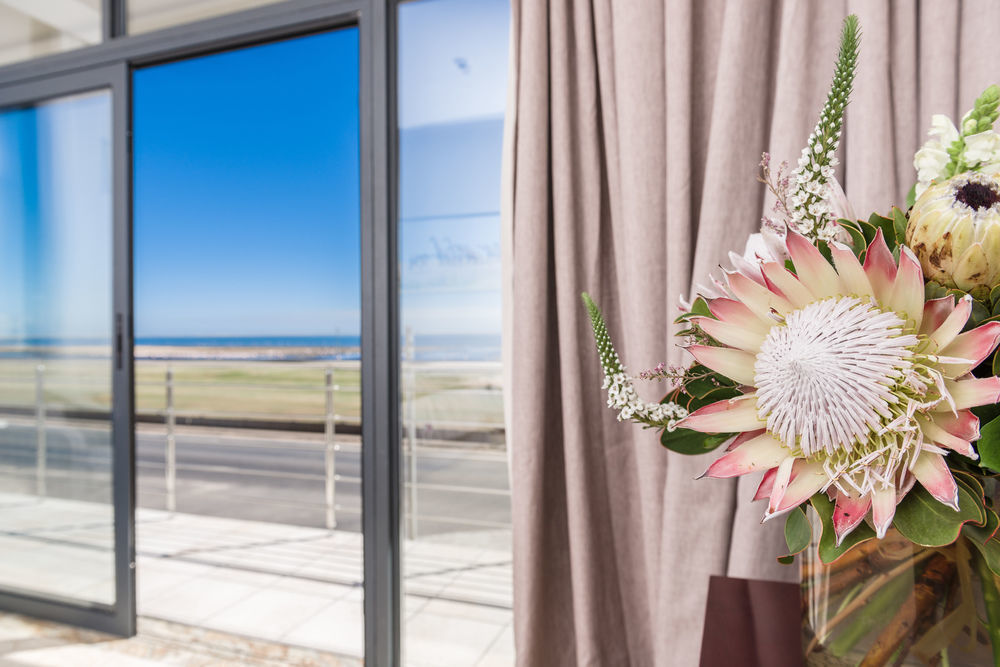 Flamingo Villas Boutique Hotel Walvis Bay Exterior photo